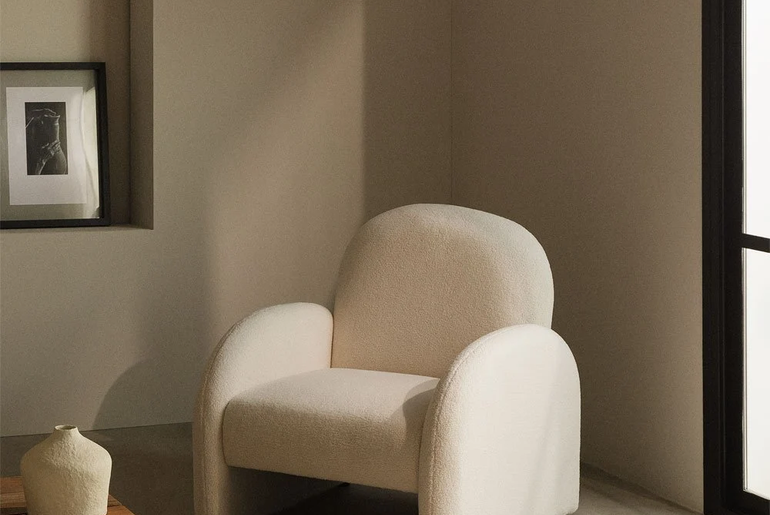 ORUGA Collection Round Back Wool Armchair