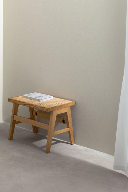 Tabouret en noyer massif et cannage rotin ALEJO